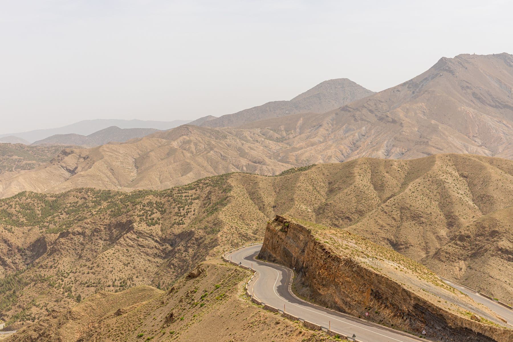 Route de montagne entre Marrakech et l’Atlas